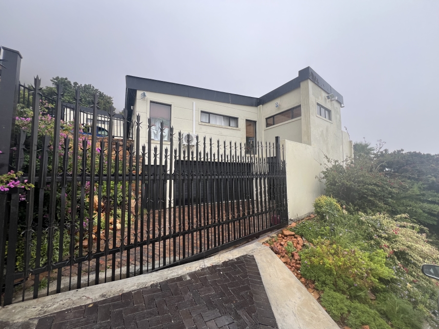 2 Bedroom Property for Sale in Gordon Heights Western Cape